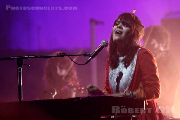 BAT FOR LASHES - 2009-11-04 - PARIS - Olympia - 